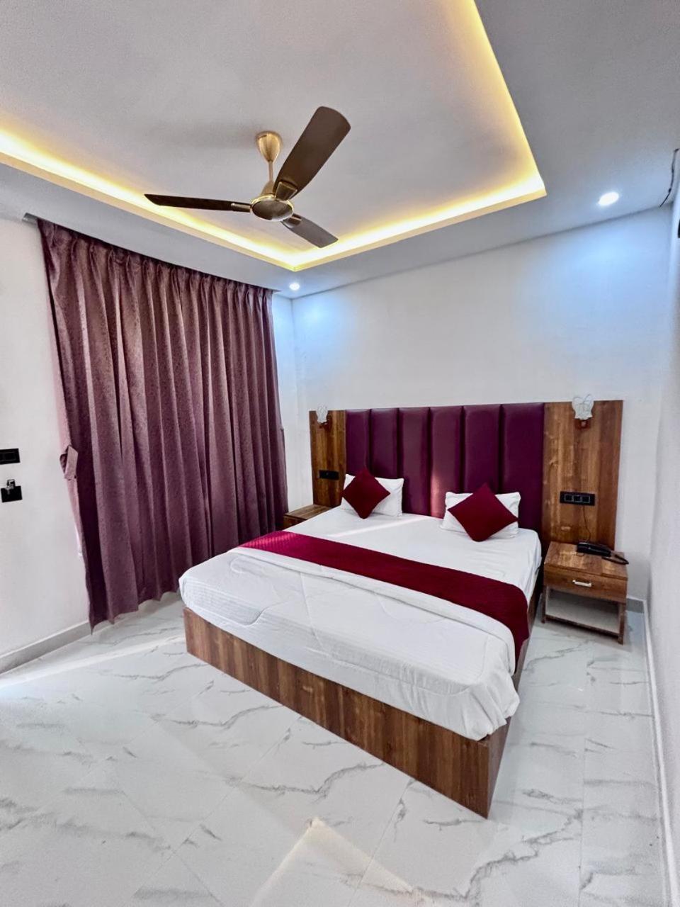 Hotel Omkar Palace Ayodhya Exterior photo